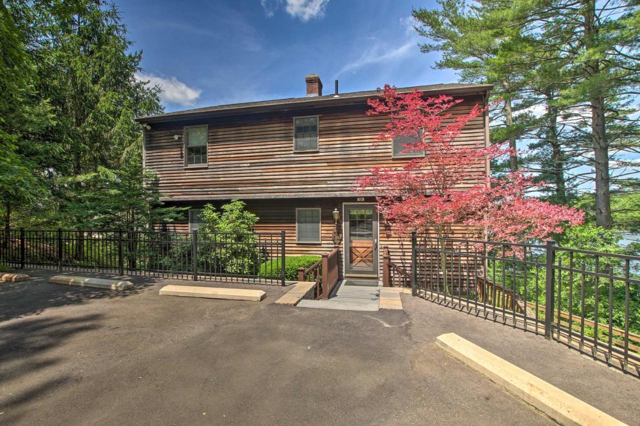 Waterfront New England House On Wickaboag Lake! West Brookfield Kültér fotó